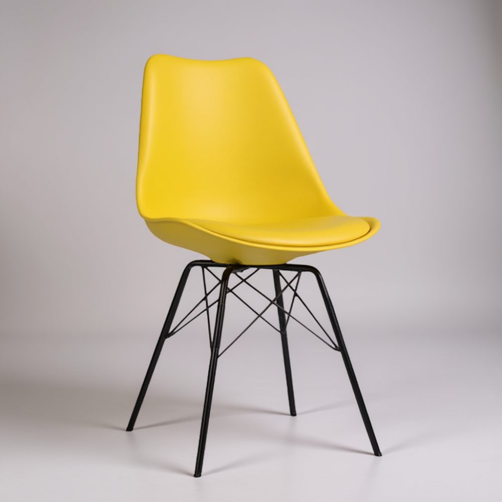 Ghế Eames J5C trong không gian văn phòng hiện đại